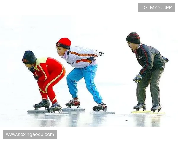 滑冰初学者必看：从基础动作到技巧提升的全面入门指南